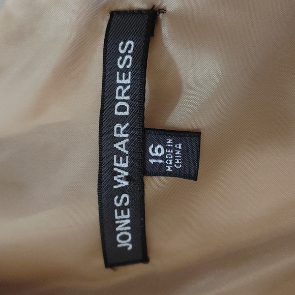 JONES WEAR GOLD SLEEVELESS FRONT BOW DRESS SZ 16 - Picture 6 of 9